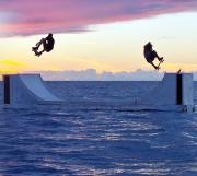 VELENCE BOARD CENTER' SURF*RIDER'UP